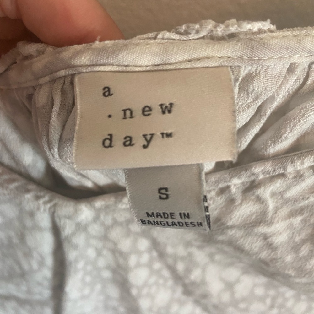 Size S - Picture 4 of 4